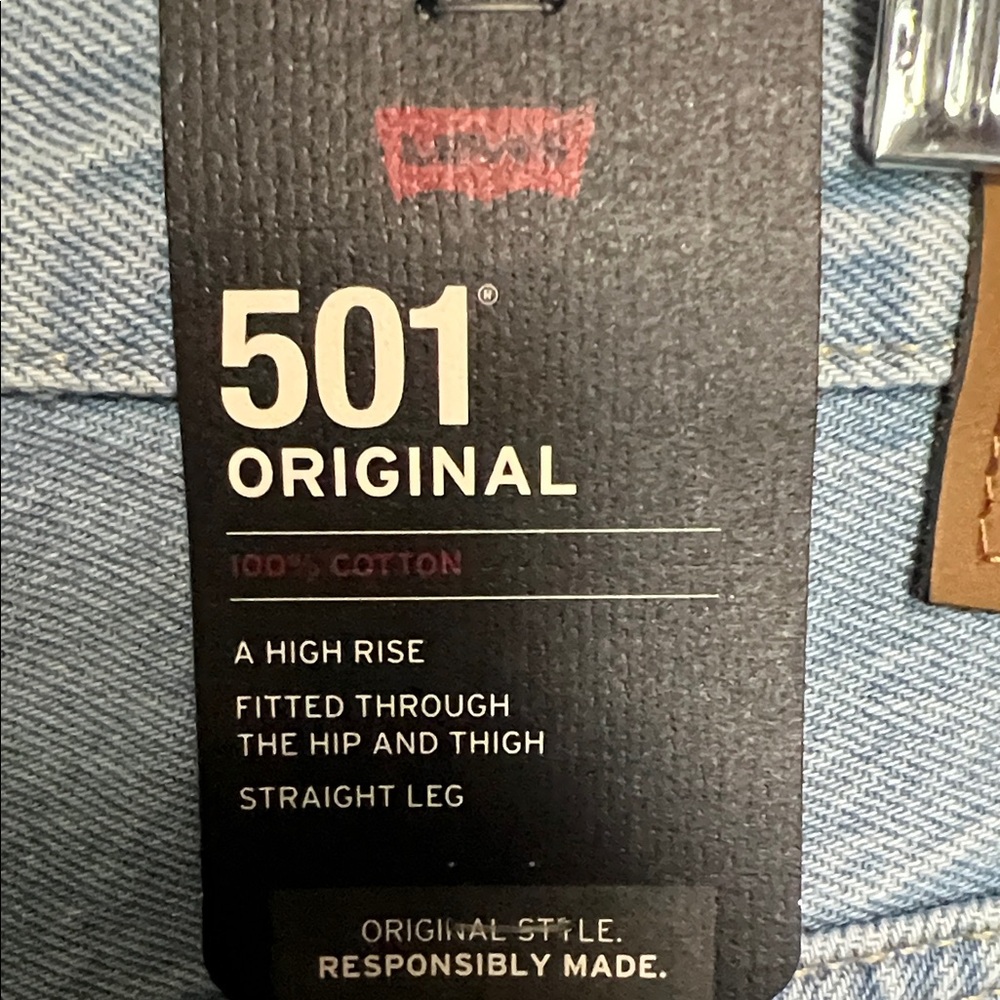 Levi's Women's High Rise Light Blue Jeans - Picture 8 of 8
